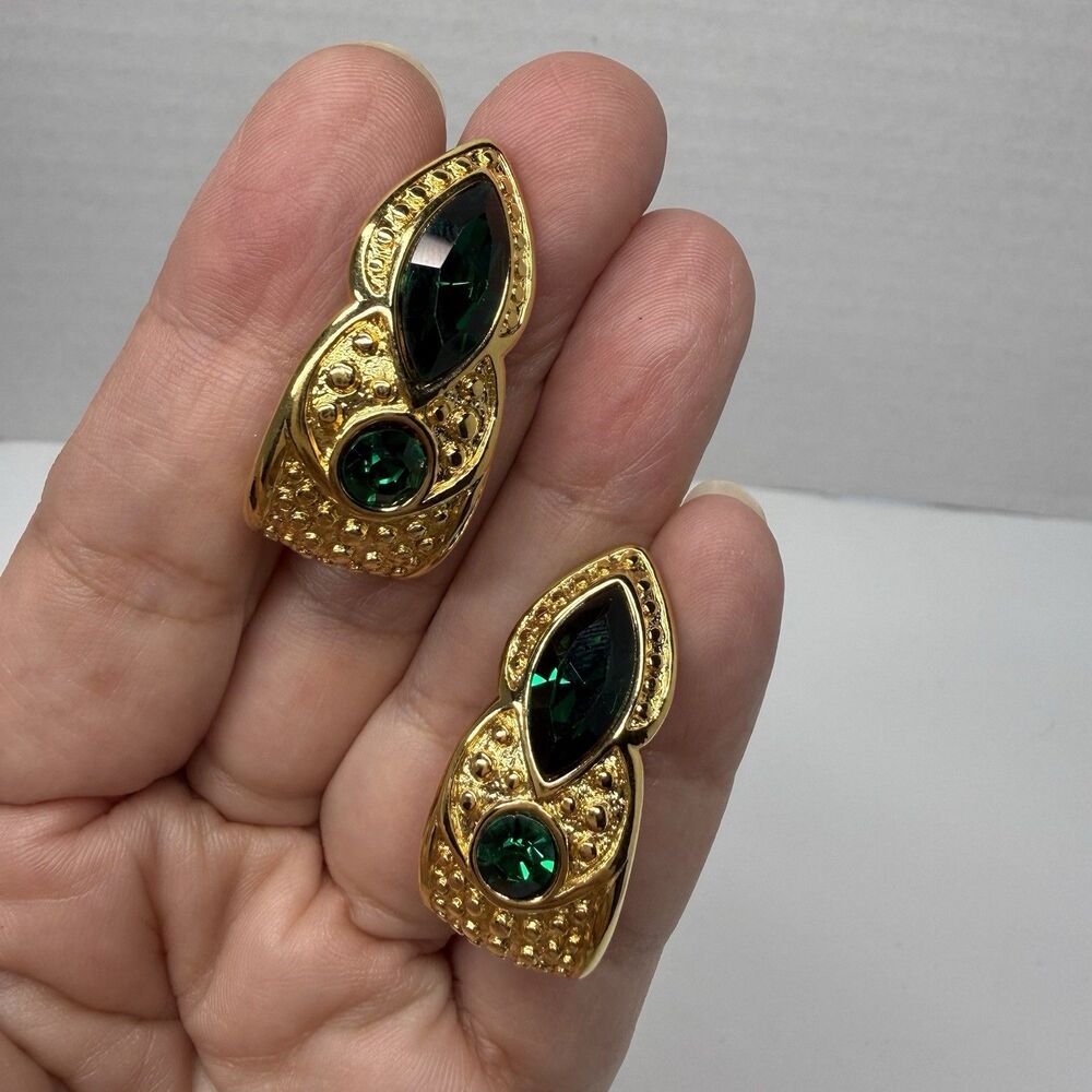 Vintage Napier Gold Tone Emerald Green Faceted Rhinestone Pierced Earrings